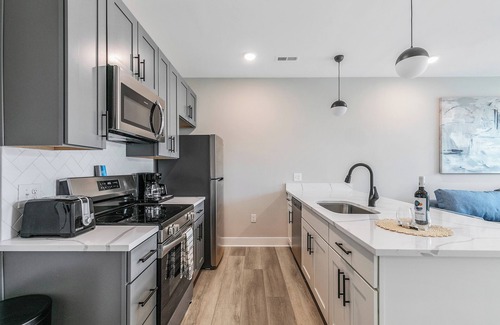 North Chesterfield Apartment | Evelyn 213 - Quaint 1BR in Forest Hill with 5-star finishes and new amenities