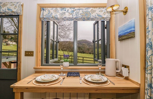 Moreton Cottage | Evendine Hut @ Evendine Cottage