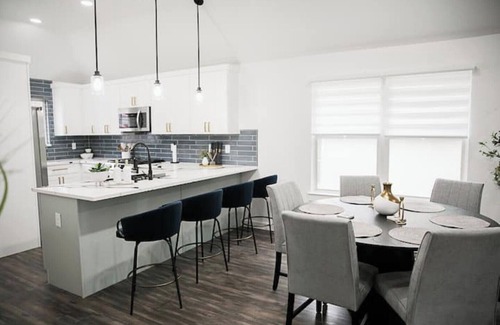 McKinney House | Event-Ready Family Getaway ~3BR Home+ Private Pool Close to Airport, DT, & F1