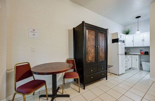 Naples Apartment | Everglades Getaway 15 Mi to NP: Sail + Swim!