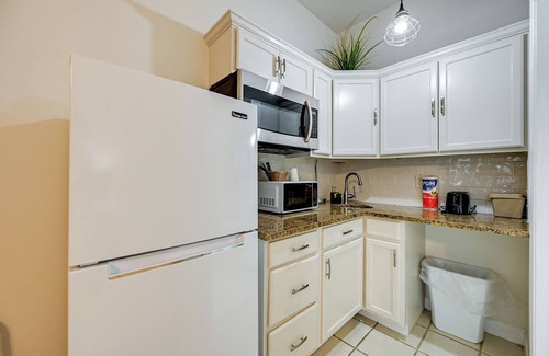 Naples Apartment | Everglades Getaway 15 Mi to NP: Sail + Swim!