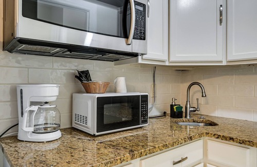 Naples Apartment | Everglades Getaway 15 Mi to NP: Sail + Swim!