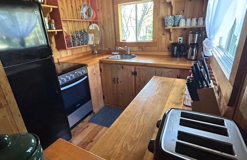 Wasaga Beach Cottage | Evergreen Gardens Resort - Lovely Water Front with pool The Fiddlers Green