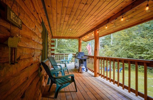 Mount Holly Cabin | Evergreen Hideaway: Okemo central cabin + hot tub