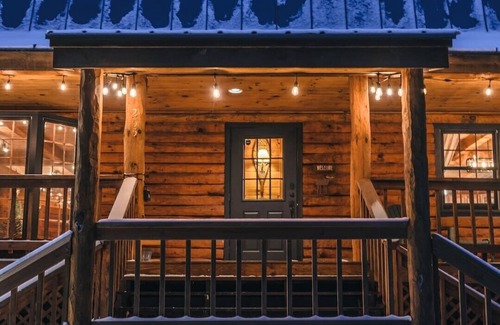 Mount Holly Cabin | Evergreen Hideaway: Okemo central cabin + hot tub