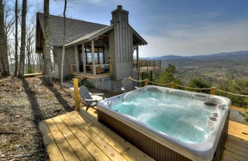 Mineral Bluff House | Everlux Retreat - Hot Tub on the Mountain