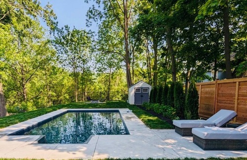 Prince Edward House | Evermore Guest House- Relax Poolside in Town