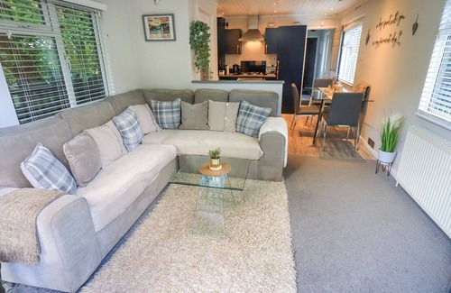 Troutbeck Bridge Cottage | EVERMORE LODGE, family friendly, with pool in Windermere