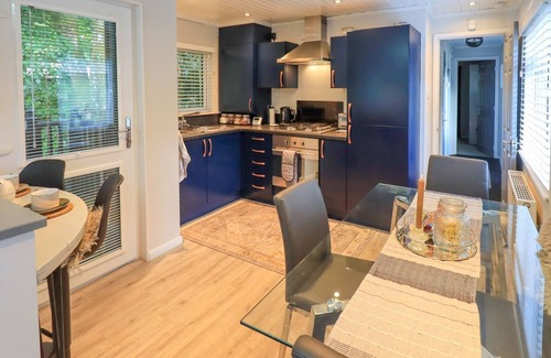 Troutbeck Bridge Cottage | EVERMORE LODGE, family friendly, with pool in Windermere