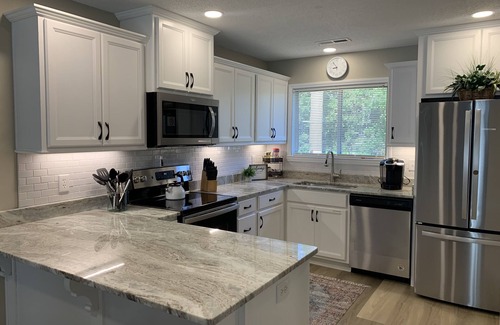 Wilmington Condo | “ Everything but Sand “Close to UNCW , Wrightsville Beach , Shopping & More !