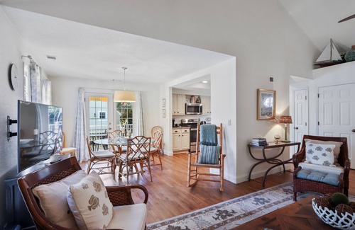 Shipyard Plantation Condo | Evian 287 - Gorgeous 2 Bedroom Condo - 2nd Floor Walk Up Flat