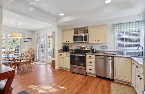 Shipyard Plantation Condo | Evian 287 - Gorgeous 2 Bedroom Condo - 2nd Floor Walk Up Flat
