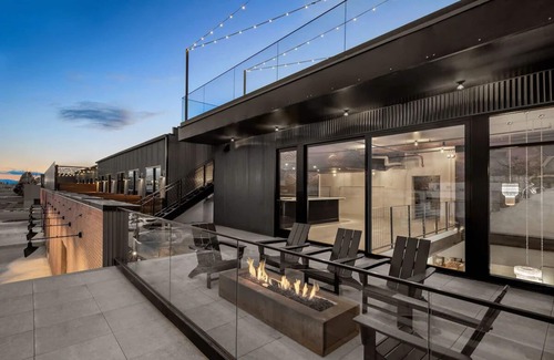 People's Freeway Hotel | evo Hotel, Boulder Room w/2 Queens, Free Parking & Dog-friendly