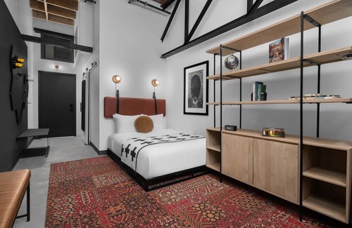 People's Freeway Hotel | evo Hotel, Family Room, Dog-friendly & Free Parking