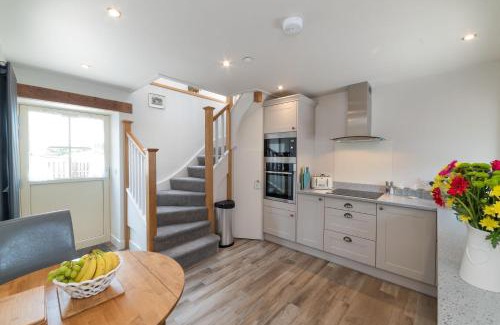 Axton House | Ewe Bach Cottage