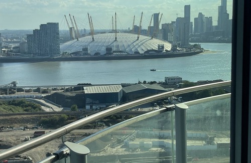 Docklands Apartment | EXCEL LUXURY TWO BEDROOM PENTHOUSE