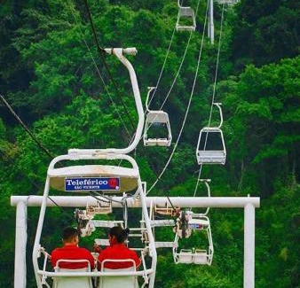 Maracana House | "Excelente Casa Pé na Areia com Opção de Piscina Aquecida Cobrado á Parte, Ampla Área de Lazer, Deck Coberto com Churrasqueira e Cooktop, Cozinha Americana, Ampla Sala de Estar com Lindíssima Lareira, Smart TV 50", WI-FI e o Melhor fica Pertinho da Praia"