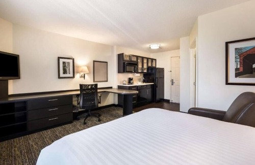 Brentwood House | Excellent Choice! Pet-friendly Unit, Full Kitchen, Private Parking!