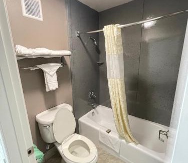 Natchez Hotel | Excellent Inn & Suites