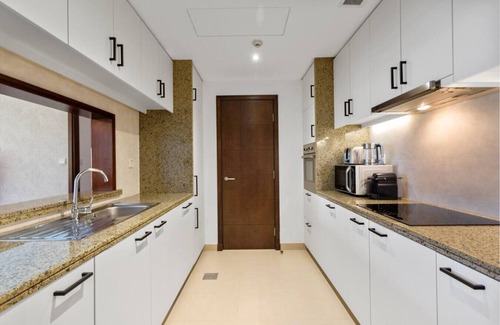 Downtown Dubai Apartment | Exceptional 1-bedroom with pool view in Downtown