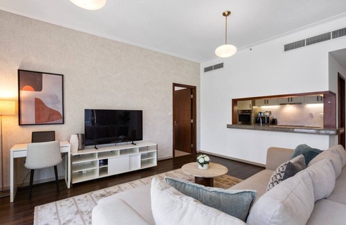 Downtown Dubai Apartment | Exceptional 1-bedroom with pool view in Downtown