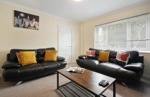 High Hazels Apartment | Exceptional 3 bed house with homely comforts Close to KFC McDonalds ASDA ALDI and city centre