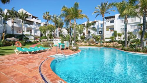 New Golden Mile Apartment | Exceptional Beachfront Complex with Pool in Costalita, Estepona