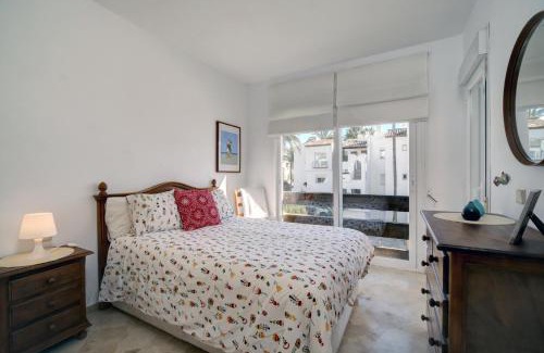 New Golden Mile Apartment | Exceptional Beachfront Complex with Pool in Costalita, Estepona