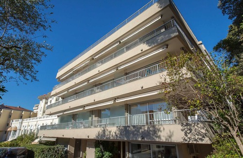 Saint-Raphael Apartment | Exceptional Location - Air-Conditioned Studio for 2-3 People Near Beach & Shops
