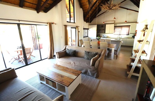 Hoedspruit Cabin | Exceptional location since located directly on the edge of the savannah.