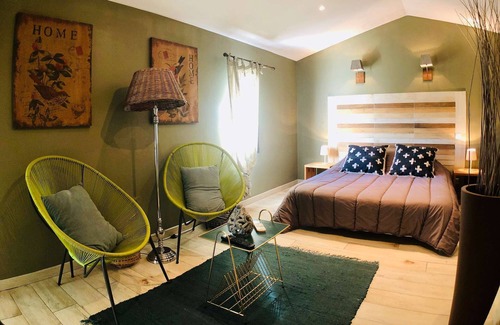 Beaucaire House | Exceptional Retreat: 2 Suites, Fully-Equipped Kitchen, Central Location