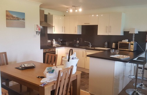 Praze-An-Beeble Apartment | Exceptional Sleep 6 Country Estate Holiday. Free leisure facilities on-site