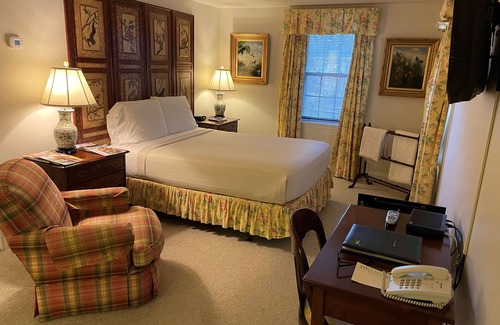 Montchanin House | Exceptional Spacious Room w/Gas Fireplace, Sitting Room, Marble Bathroom, Spa