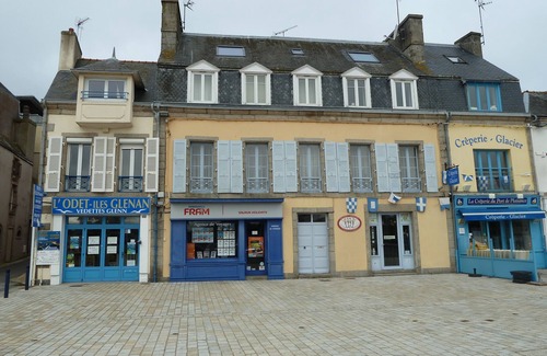 Concarneau Apartment | EXCEPTIONAL view of the marina and Ville Close, Center Ville, T2 *