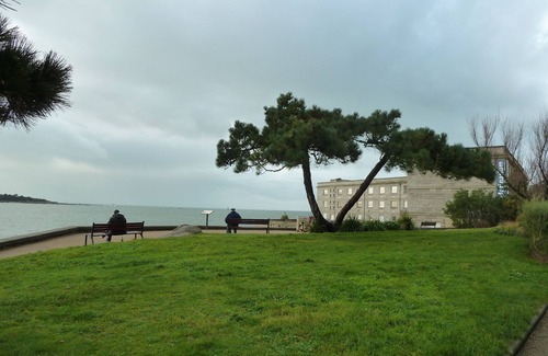 Concarneau Apartment | EXCEPTIONAL view of the marina and Ville Close, Center Ville, T2 *
