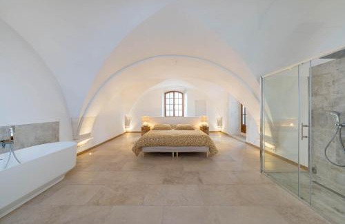 L'Isle-sur-la-Sorgue Villa | Exceptionnel - Couvent entièrement rénové - classé Patrimoine - Piscine, au calme et à 100 m du coeur de l'Isle