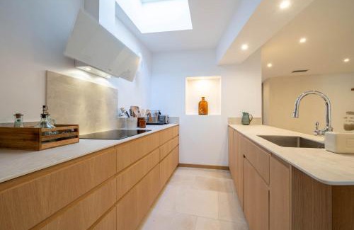 L'Isle-sur-la-Sorgue Villa | Exceptionnel - Couvent entièrement rénové - classé Patrimoine - Piscine, au calme et à 100 m du coeur de l'Isle