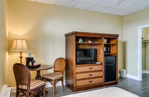 Naples Apartment | Exclusive 10K Islands Access Hotel-Style Studio