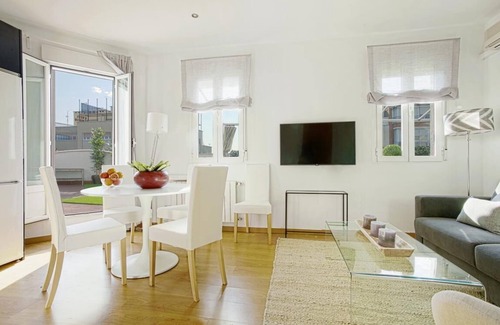 Atocha Apartment | Exclusive 2 bedrooms penthouse with private terrace next to Atocha station. Reina Sofia Terrace