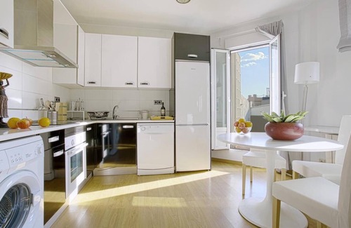 Atocha Apartment | Exclusive 2 bedrooms penthouse with private terrace next to Atocha station. Reina Sofia Terrace