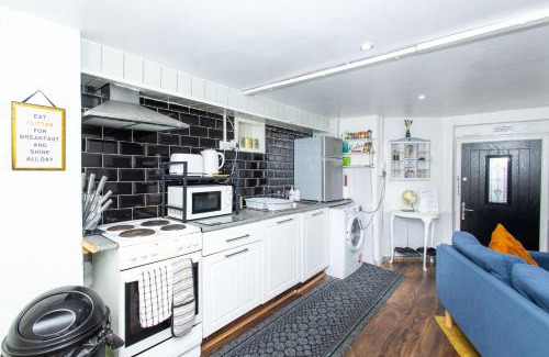 Chapeltown Apartment | Exclusive Apartment - close to centre, contactless entry, free parking, WiFi & Netflix