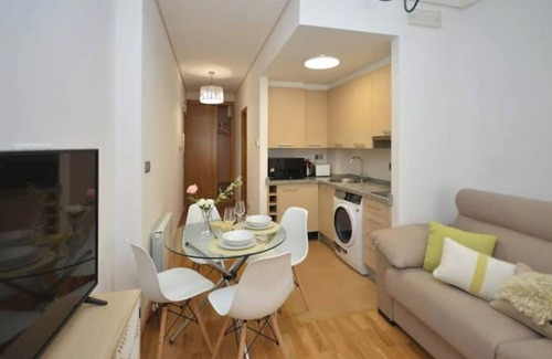 Vigo Apartment | Exclusive area of the apartment parking free and netflix
