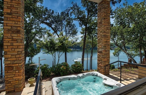 Barium Springs Ski Chalet | Exclusive Grand Lakefront Escape on Island