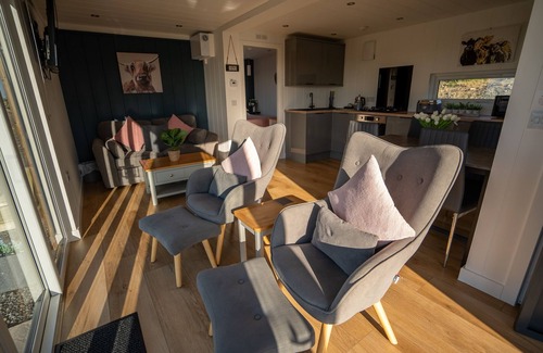Newton Stewart Apartment | Exclusive Luxury Cabin with Hot Tub & Hill Views