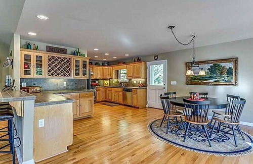 Ellijay Cabin | Exclusive private mountain and lake vacation in the Cohutta wilderness