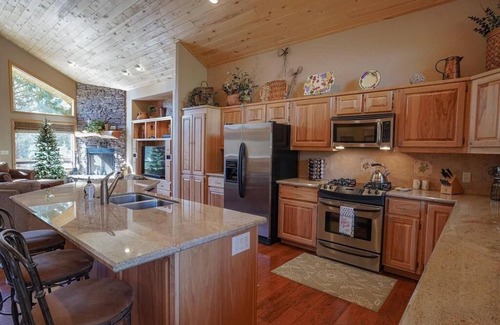 Pinetop-Lakeside Cabin | Exclusive Resort Cabin with Lake Views in the Gated Shores at Rainbow Lake