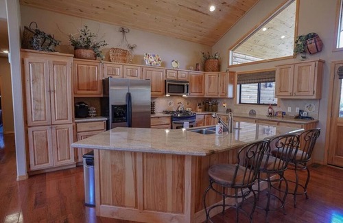 Pinetop-Lakeside Cabin | Exclusive Resort Cabin with Lake Views in the Gated Shores at Rainbow Lake