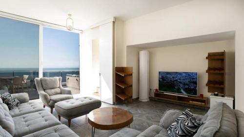 Durres Apartment | Exclusive Seafront Duplex with Jacuzzi