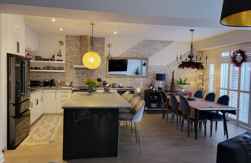 Waterloo House | Exclusive Townhome near West-Trails - New