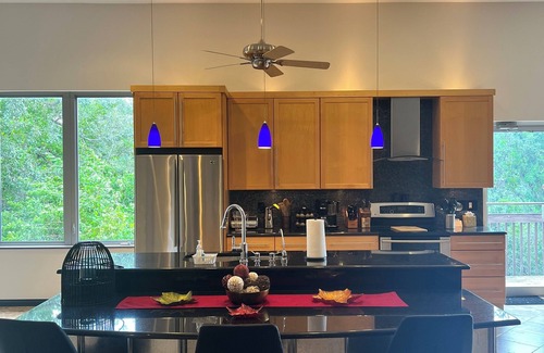 Sebring House | Exclusive upstairs 2-2 + bonus room, close to Sebring Airport & Raceway.